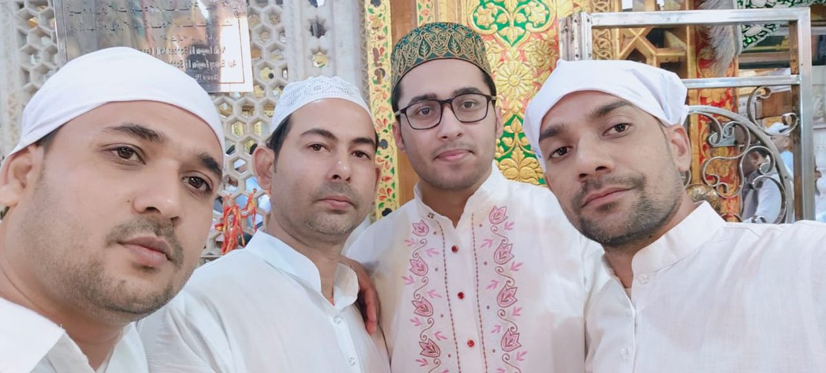 Mohabbat se zindagi khoobsurat or akhlaq se khushgawar banti hai 🌹 

Duago: Syed Murshid Nizami (Gaddi Nasheen - Dargah Hazrat Nizamuddin Aulia) 
+91-9958368602
