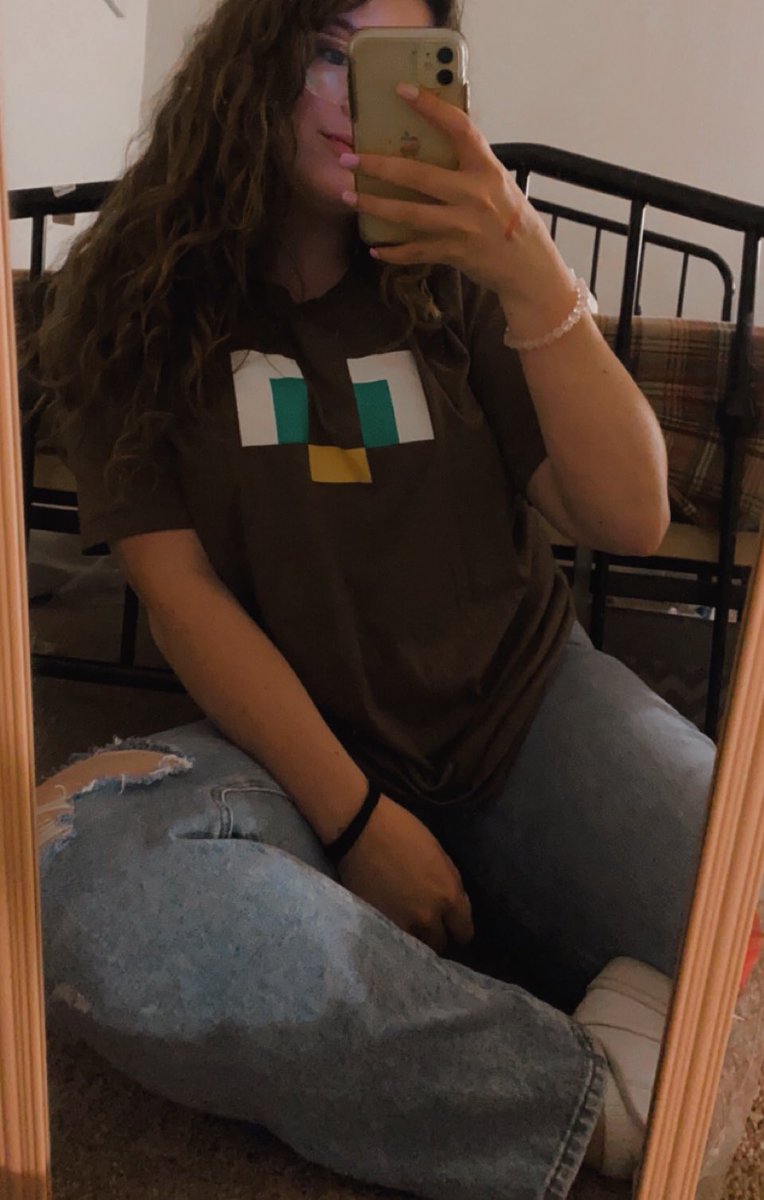 DaniDMCC's tweet image. couple of low quality pics to show off some high quality merch 🔥 🔥 you missed out if you didn’t get some! 🤎 

#TeamDuck 🦆 or #TeamOwl 🦉