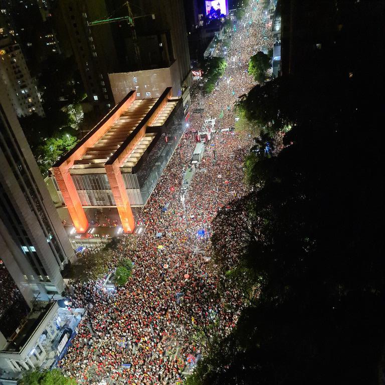 🚨VEJA: 1 MILHÃO DE PESSOAS NA AVENIDA PAULISTA COM O PRESIDENTE ELEITO, LULA! #Eleições2022