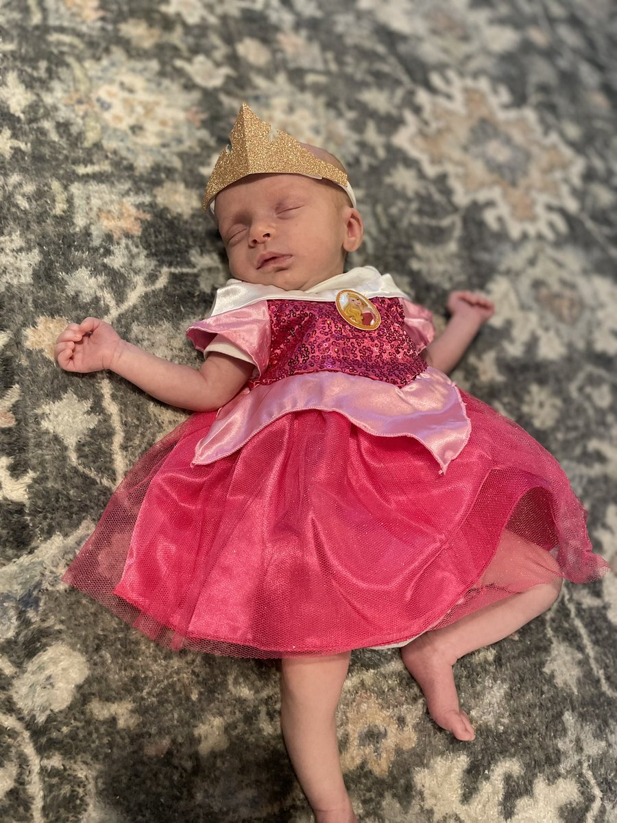 gingerberry15's tweet image. Some girls wear Prada, but the cutest girls wear @buildabear 
#PrincessAurora #SleepingBeauty #FirstHalloween