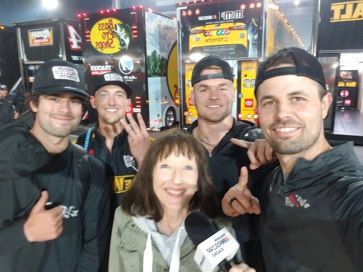 I love these guys! ❤The pit crews on pit road are such great athletes! Tonight, the <a href="/CBellRacing/">Christopher Bell</a> Pit Crew got it done they were phenominal. Made it happen.  On to the Champ 4!! Great job by these amazing guys! #GoodTimes