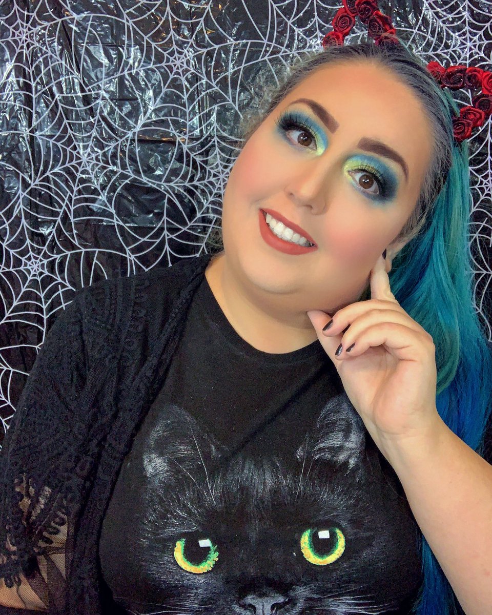 geminihmakeup's tweet photo. Puurrrfffecccttt 🐈‍⬛🖤 #makeup #makeuplooks #motd #blue #bluehair #beauty #beautybloggers #ContentCreator #FYP #Gemini https://t.co/oioGGTWPcA