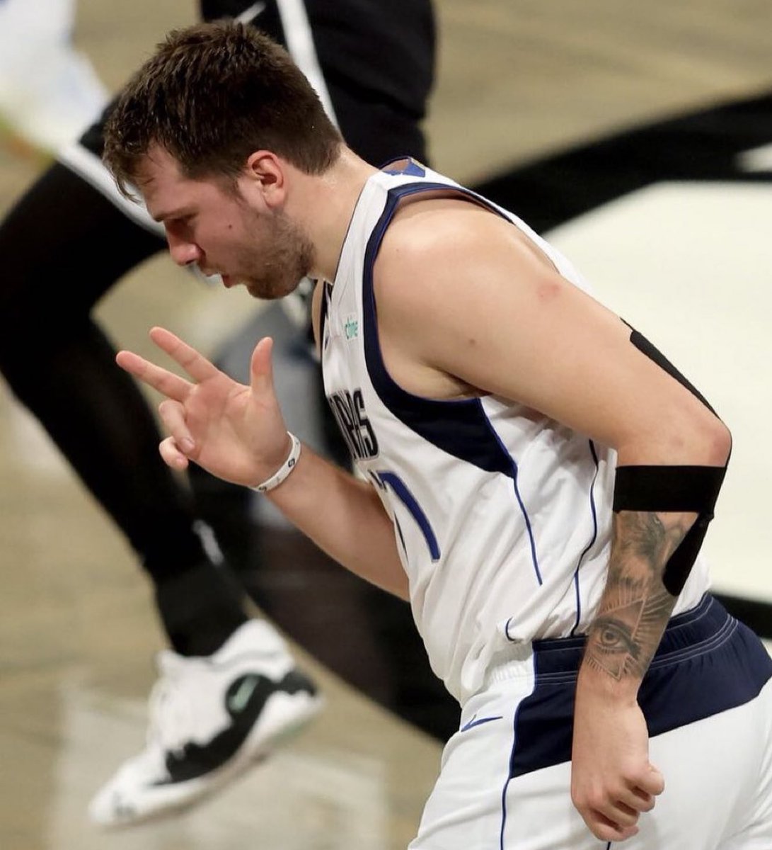 TheHoopCentral's tweet image. Luka Doncic this season:

32 Points, 10 Assists, 7 Rebounds
35 Points, 6 Assists, 9 Rebounds
37 Points, 11 Assists, 7 Rebounds
41 Points, 14 Assists, 11 Rebounds
31 Points, 10 Assists, 16 Rebounds
44 Points, 5 Assists, 3 Rebounds

UNBELIEVABLE.