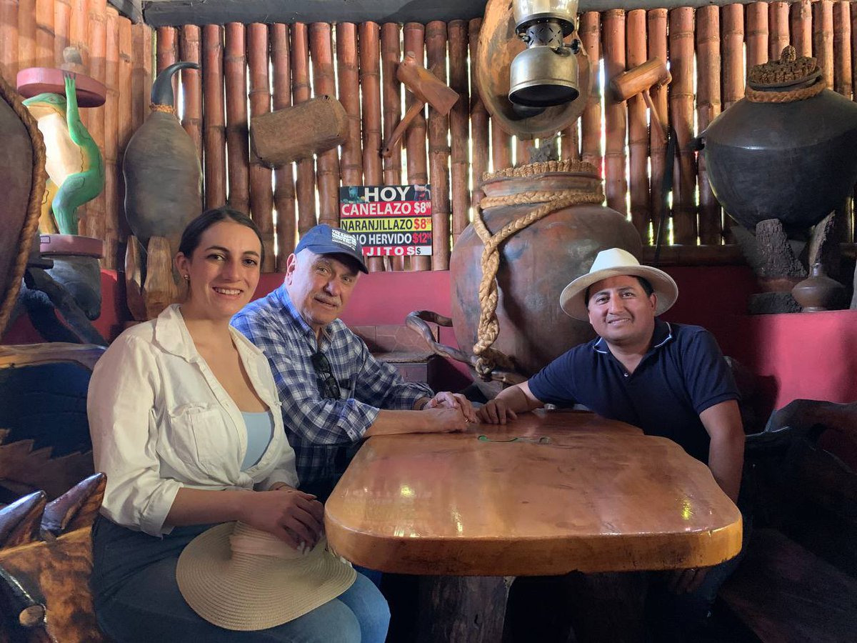 💙❤️ En Paccha también compartimos el delicioso pan de horno de leña y conversamos sobre los planes para el lugar.  ¡A Paccha la contruimos juntos!