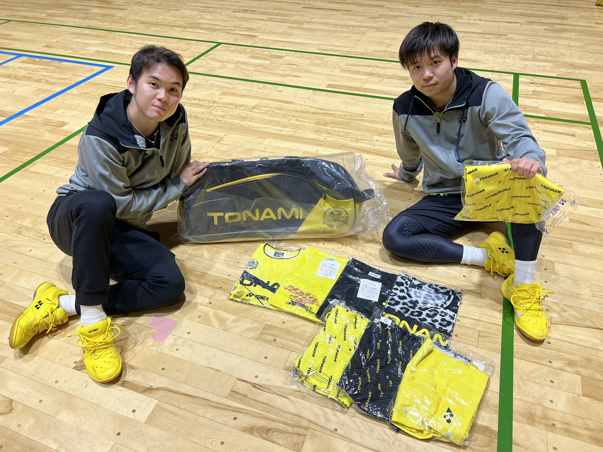 ヨネックス  ノースリーブ　yonex バドミントン トナミ  TONAMI