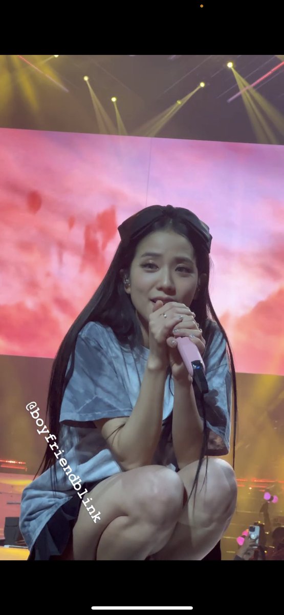 boyfriendblink's tweet photo. *breathtaking* Is this for real! #JISOO #BLACKPINK_WORLDTOUR #BlackPinkinHouston_Day1 #BLACKPINK #BLACKPINKWorldTour2022 https://t.co/nC26mU7lPX