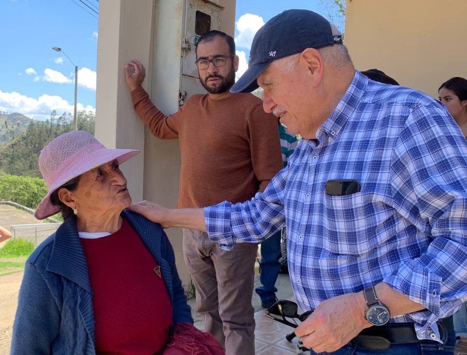 MarceloHCabrera's tweet photo. 💙❤️ Gracias a la hermosa gente de Quituiña, Paccha, por esa pampamesa llena de ideas y planes a mediano y largo plazo. Juntos vamos por el #Azuay que merecemos. https://t.co/4cfP1Z2Pyd