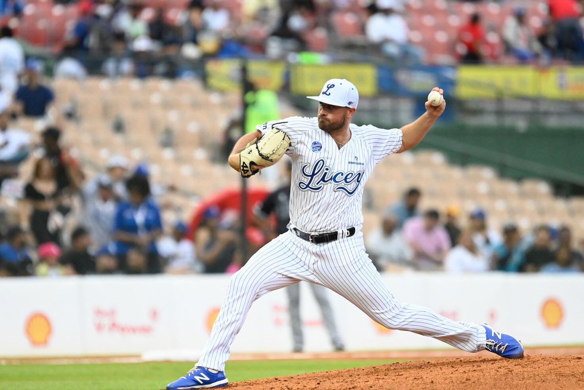 🐯¡Tigres vs Leones!🦁 Los Tigres del Licey blanquearan 8-0 a los Leones en el partido jugado bajo una persistente llovizna este domingo en el estadio Quisqueya Juan Marichal. #ElNuevoDiarioRD #ENDBeisbol