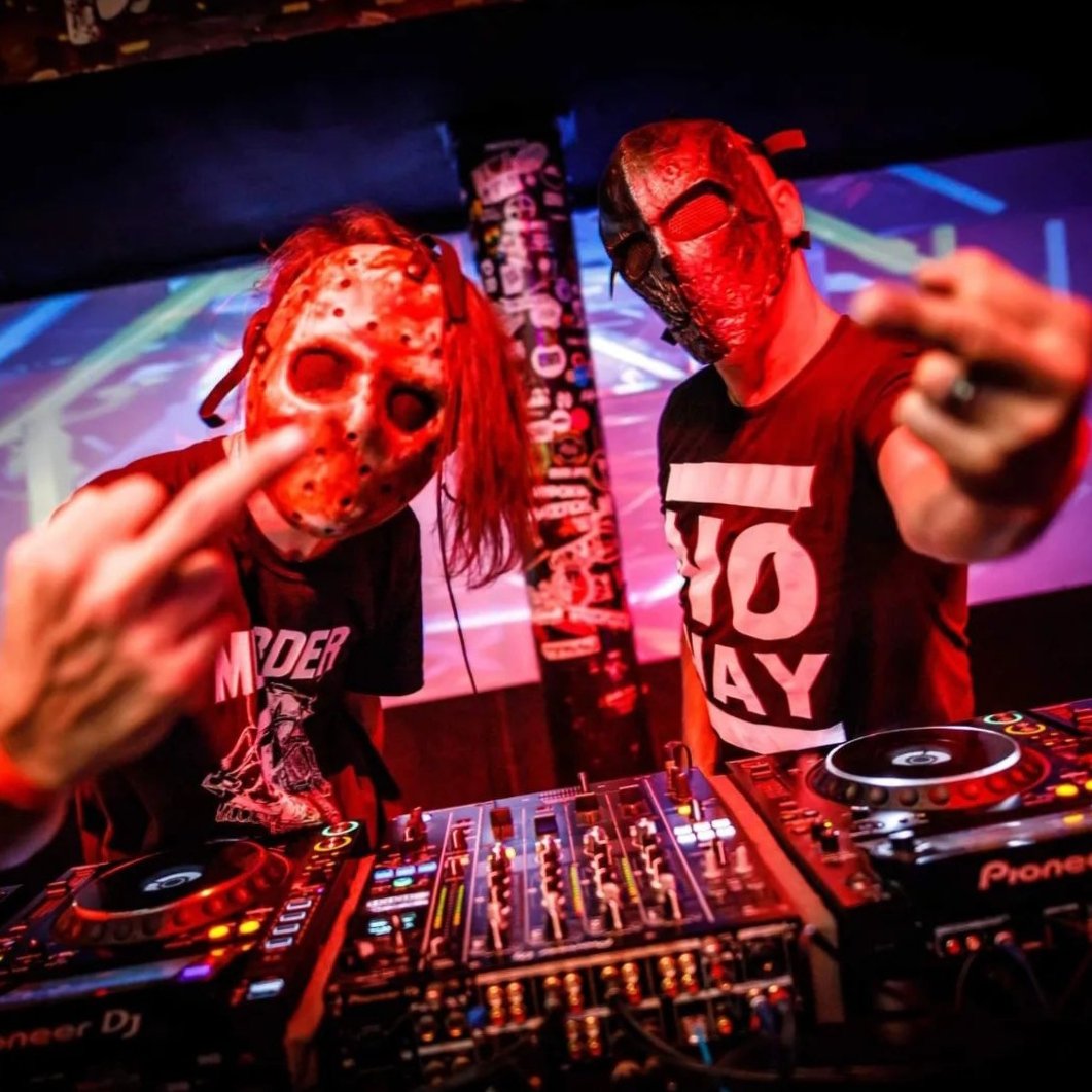 hallucinatordnb's tweet photo. #Ostrava Marley club. Some middle fingers were raised on October 14th!
#hallucinator #hallucinatorundead #raiseyourmiddlefinger #LFG #musicnft #UndeadArmy #GenuineUndead https://t.co/qP9BnEZVEe