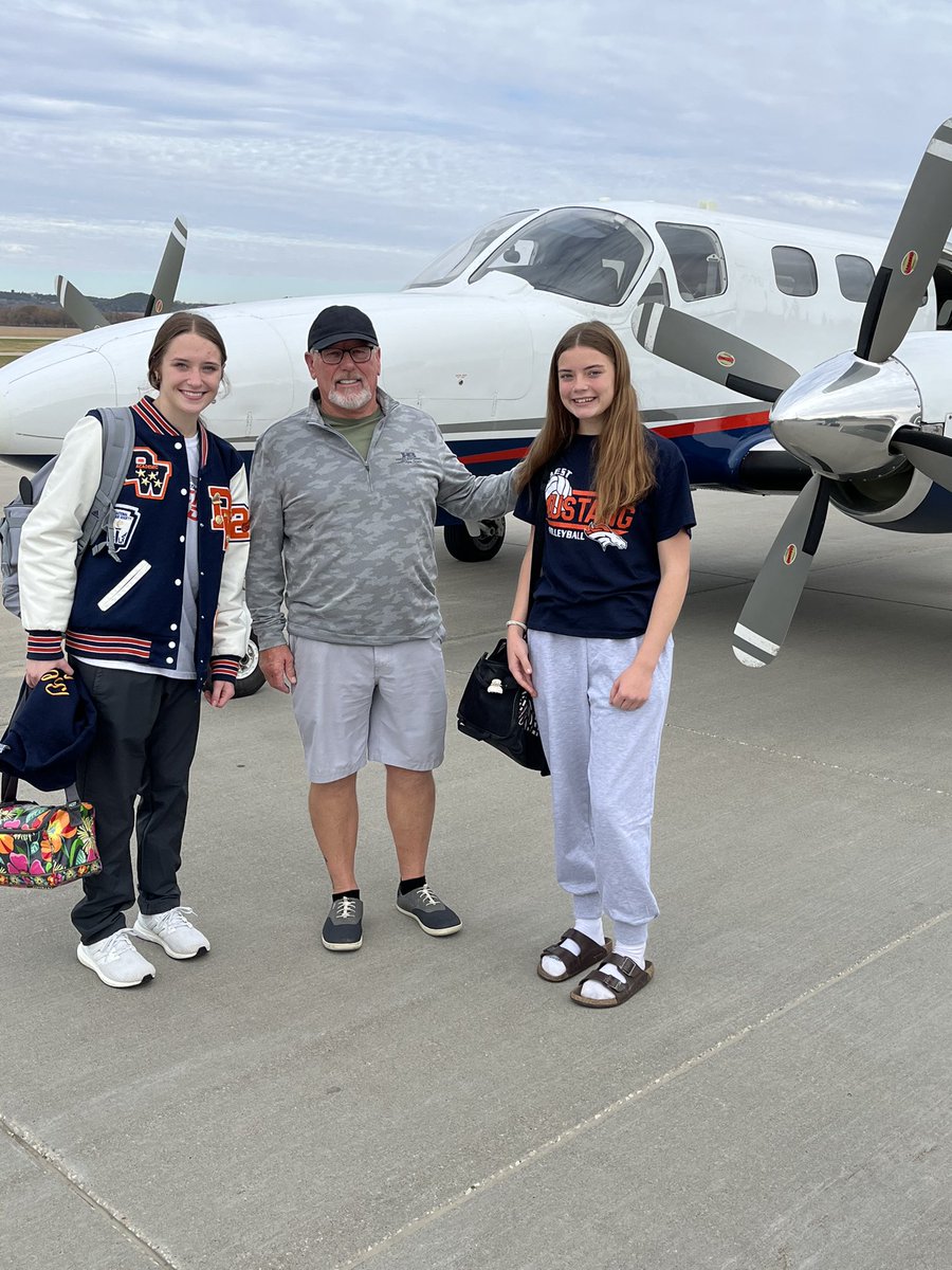 Smith_Perry1's tweet photo. Thank you to @HeinenBrothers and Sandie Hood for flying our multi-sport athletes to the XC and VB state championships. I hope KSHSAA will look at different championship days so more athletes can participate in multiple sports. @DoniphanW @sportsinkansas @KanzalandSports @KSHSAA https://t.co/P4T5zq3hCx