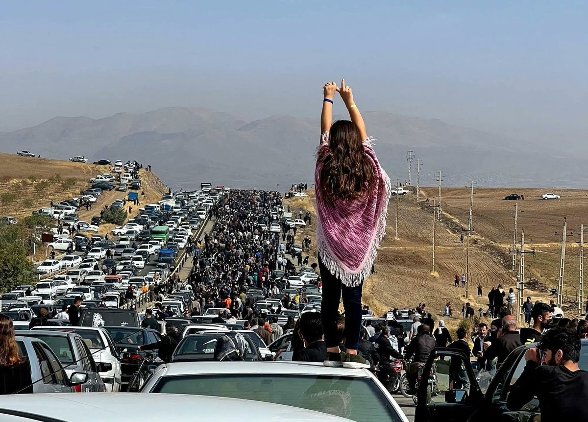 YourAnonA's tweet photo. وقتی دیکتاتوری یک واقعیت باشد، انقلاب به یک حق تبدیل می شود.

#IranRevolution
#OpIran https://t.co/Ki0LLVY5hC