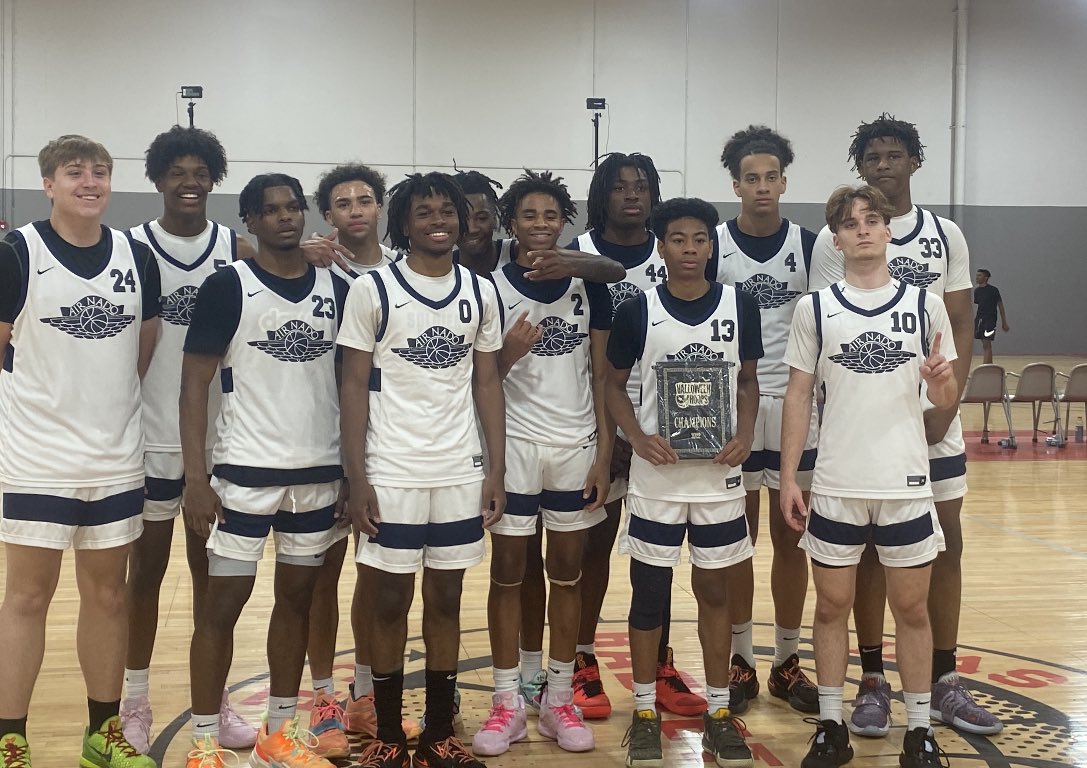 Halloweenhoops's tweet photo. Congratulations to @Coronadohoops the 2022 “Scream” division champions.  @theballdawgs @raybrewer21 @alexisfromvegas https://t.co/gbbcezNvnc