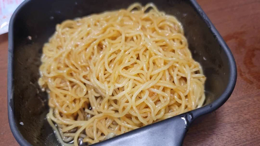 火を使う必要がなくて、すごくお手軽！料理をする気力がないときでも作れそうな「油そば」のレシピ！