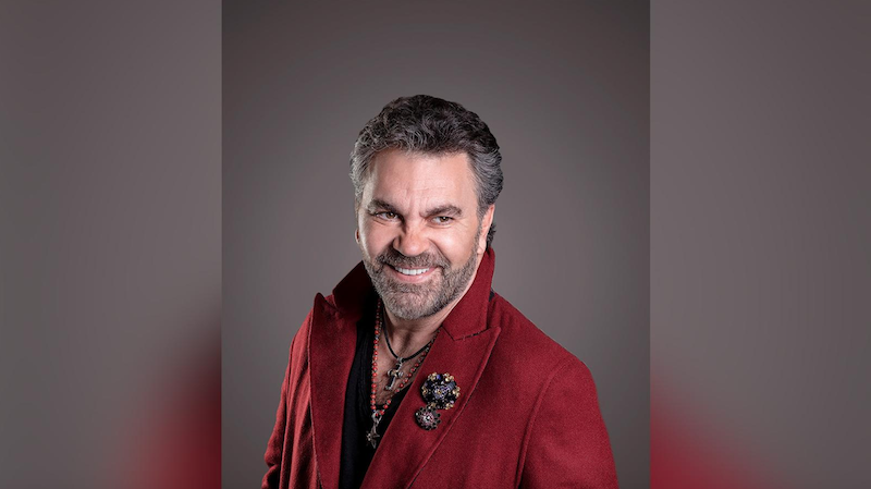 CNNEE's tweet photo. Manuel Mijares sorprende a Don Francisco al decir lo primero que siente cuando entra a los escenarios junto a Lucero. Mira lo que nos dijo el famoso cantante en “Reflexiones con @DonFranciscoTV”. #DDGCNN https://t.co/waRcU1YXo6 https://t.co/U0VqXXipcy