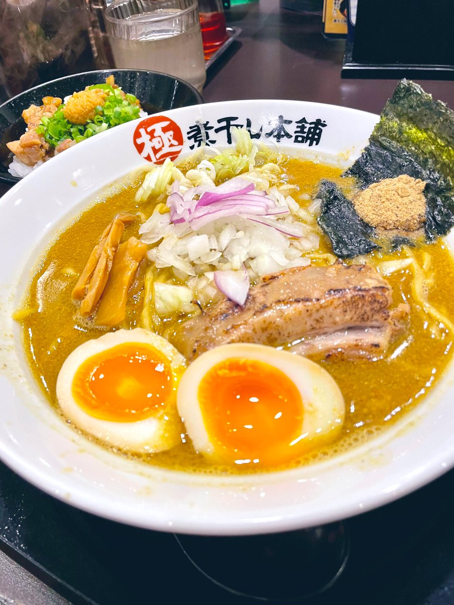 極煮干し本舗@荒川沖
🔹サバカレー煮干しらーめん
🔹味玉🔹山葵チャーシュー丼

めちゃくちゃ美味いって❓
言うてもそんな訳あるかいな🤪
ほんまや😍美味しい〜〜〜💯
サバカレーと煮干しの融合👯‍♀️
お見事でした👏ご馳走様でした🙏

#極煮干し本舗