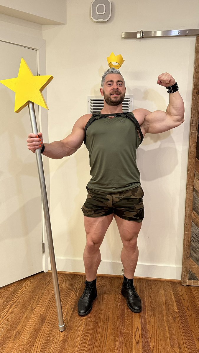 Derek Bolt on Twitter von Strangle! I am such a jacked fairy 😅"