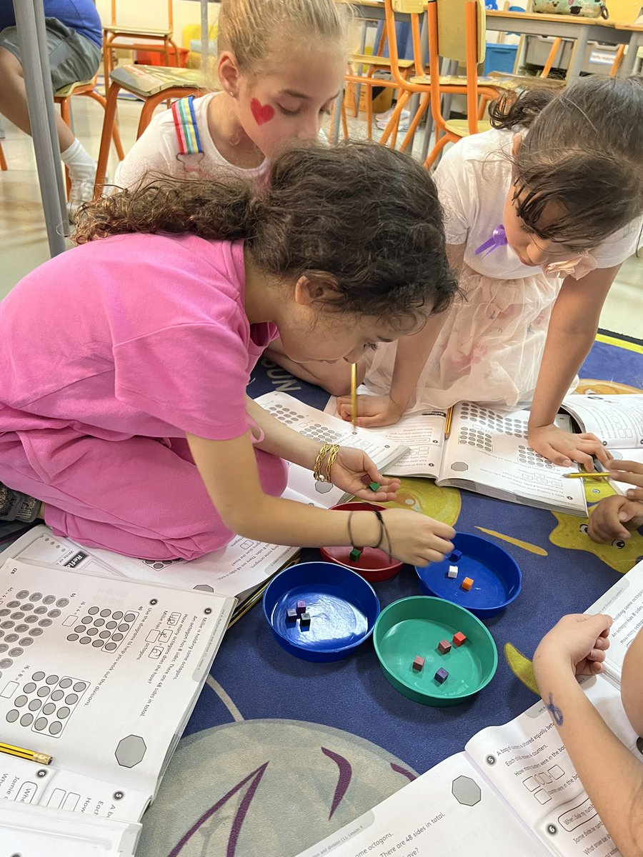 MsRebecca07's tweet photo. It’s crucial to ensure that students are embedding division strategies like sharing to support them in the build up to assessments. We used bowls and cubes to divide by 4 and 8 - the students loved the physical aspect of the lesson! #concreteresources #sharing #powermaths https://t.co/YqqxkpiXPC