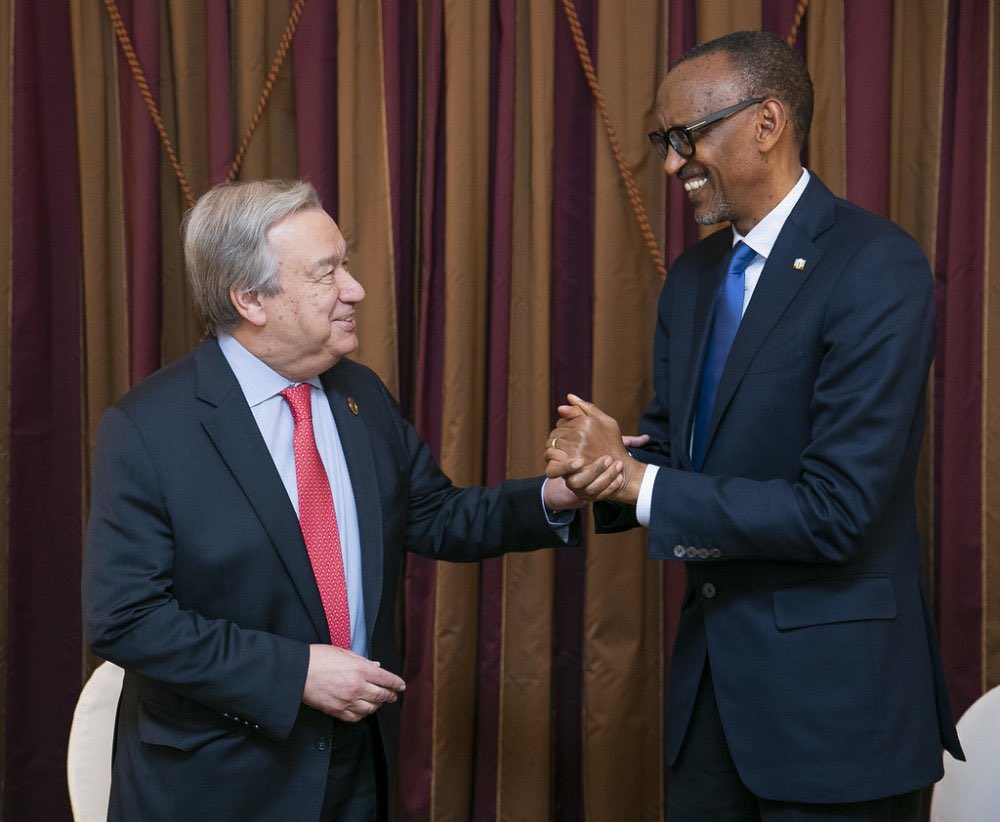Perezida Kagame yaraye agiranye ikiganiro kuri telefoni n’Umunyamabanga Mukuru wa Loni, António Guterres, cyagarutse ku bibazo by’umutekano muke mu Burasirazuba bwa Repubulika Iharanira Demokarasi ya Congo. 

ow.ly/5xle50LpeVz
