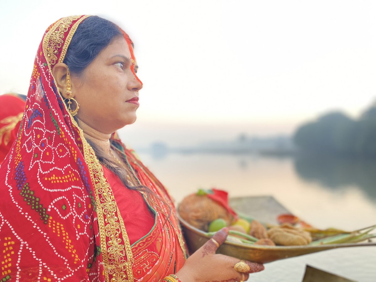 BjpSangita's tweet photo. आस्था, पवित्रता व सूर्य उपासना के महापर्व छठ पूजा में उगते हुए सूरज को अर्घ्य दिया । मईया से ईह कामना बा हमरे नगर में सुख समृद्धि व शान्ति बनल रह । 

जय छठ मईया !! https://t.co/wUEbJoLkNX