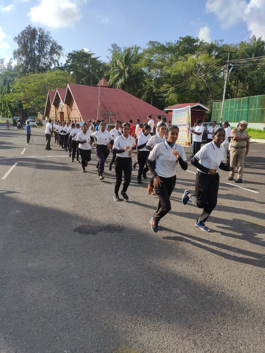 BasakaChakrabo1's tweet photo. UNITY RUN &amp; PLEDGE was org. by the NCC units at Andamans on the occasion of National Unity Day celebrated on Sardar Vallabhbhai Patel's bday.
Approx 120 cadets 200 School &amp; College Students &amp; Staff undertook the unity oath &amp; participated in the Run.
@NCCDte_TNPAN
@HQ_DG_NCC https://t.co/5tQTkEQmSy