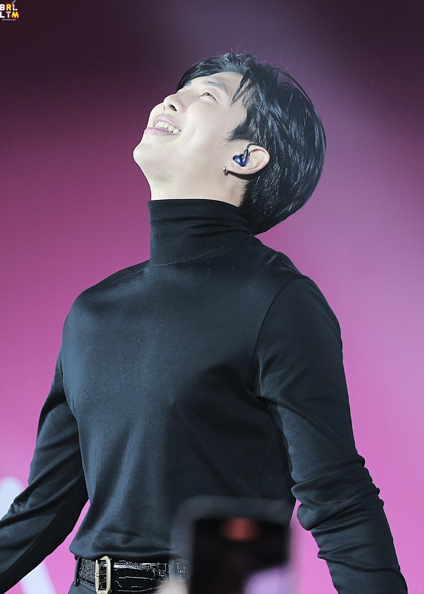 Brillante_Mon's tweet photo. 221028 W korea
#방탄소년단 #BTS #알엠 #RM #김남준 @BTS_twt 

섹시느낌 https://t.co/qV4aYANPc7