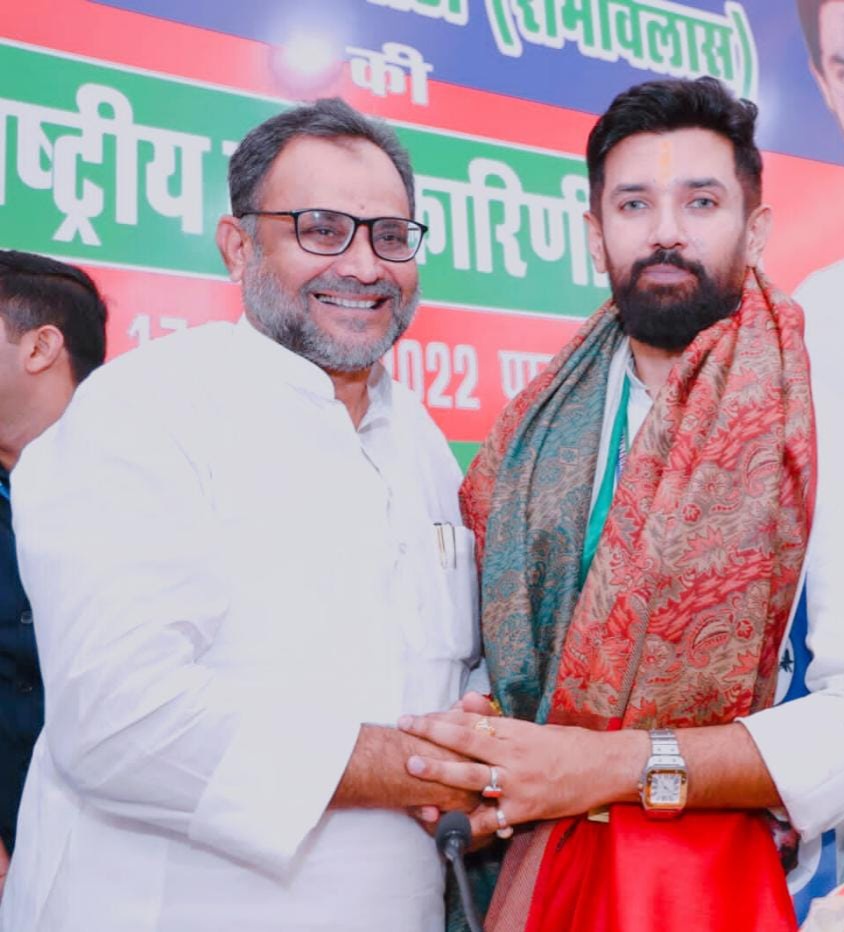 DrKaifee's tweet photo. लोजपा(रा) के राष्ट्रीय अध्यक्ष,देश के  युवाओ में अति लोकप्रिय नेता सह सांसद @iChiragPaswan  जी को जन्मदिन की हार्दिक शुभकामनाये!❤💐💐 https://t.co/36uwMZYUBD