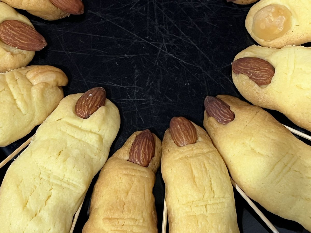 ReginaRed's tweet photo. All right, it’s Halloween baking time (yesterday). My witch fingers looked more original and creepy in unbaked form 😂😂😂 baked they got a bit fatter 😂😂😂 🎃 👻 https://t.co/CeXTPE0NqJ