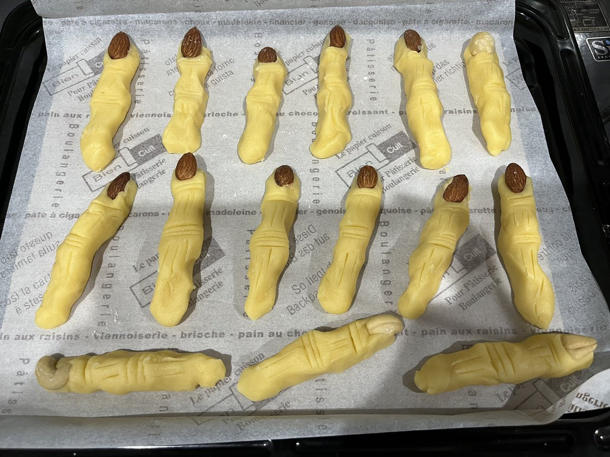 ReginaRed's tweet photo. All right, it’s Halloween baking time (yesterday). My witch fingers looked more original and creepy in unbaked form 😂😂😂 baked they got a bit fatter 😂😂😂 🎃 👻 https://t.co/CeXTPE0NqJ
