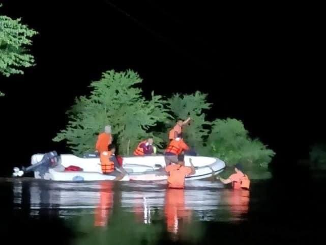 iamgoddes's tweet photo. RESCUE OPERATIONS, NAGPAPATULOY SA CAGAYAN 

Patuloy na inililikas ng Philippine Coast Guard District Northeastern Luzon ang mga residenteng na-trap sa kanilang tahanan sa #Tuguegarao City at Solana, #Cagayan dahil sa mataas na baha dulot ng Bagyong #PaengPH. https://t.co/PUlVLaxYw8