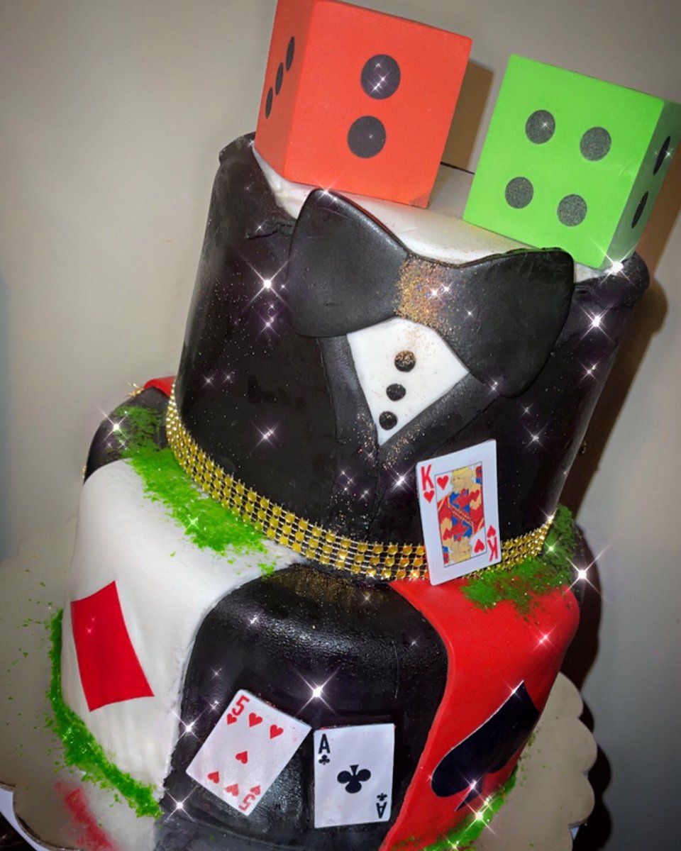 QueenieJ_SMP's tweet photo. #Poker #BlackTie #SurpriseMePastry #Cakes #CakeDecor #Bakers #AtlCakes #Atl #BlueVelvet https://t.co/d22Cl42VO8