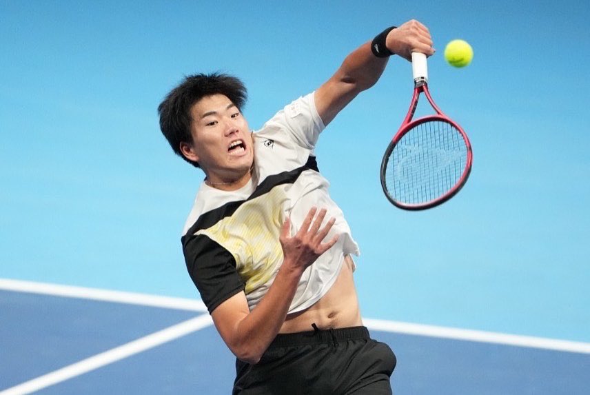 dunloptennisjp's tweet photo. #全日本テニス選手権 男子ダブルス準優勝🥈柚木武選手 @takeru092 

昨年覇者の上杉・松井組との対戦。この対戦は今年1勝1敗の戦績でした。
196cm左利きから繰り出される柚木選手のサーブゲームは見ていて安心感がありました。残念ながら準優勝となりましたが、今後の活躍にもご期待ください✨ https://t.co/unp0hvz5LR