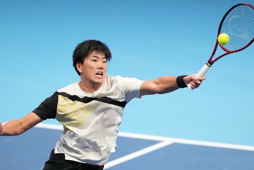 dunloptennisjp's tweet photo. #全日本テニス選手権 男子ダブルス準優勝🥈柚木武選手 @takeru092 

昨年覇者の上杉・松井組との対戦。この対戦は今年1勝1敗の戦績でした。
196cm左利きから繰り出される柚木選手のサーブゲームは見ていて安心感がありました。残念ながら準優勝となりましたが、今後の活躍にもご期待ください✨ https://t.co/unp0hvz5LR