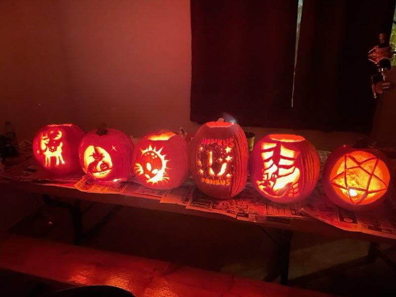 IAM8ull's tweet image. Another great carving session! 1 of 2