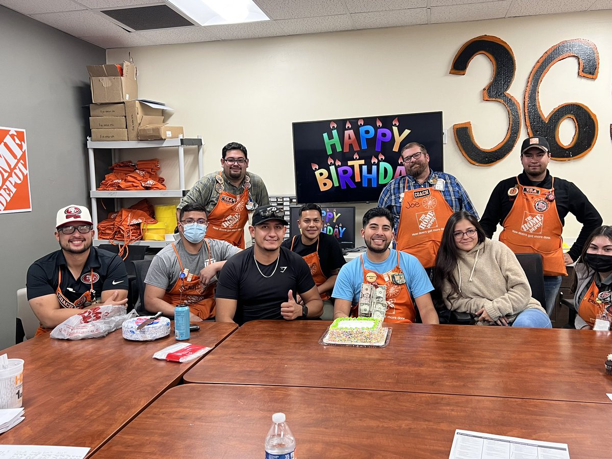 A very Happy Birthday to Daniel one of our D23 specialists!!! 🎉 🎂 Thank you for everyone who supported him on his special day and making sure that at 0522 we are continuously taking care of our people <a href="/r_zubia/">CAMG</a> @Fuerstenberg15