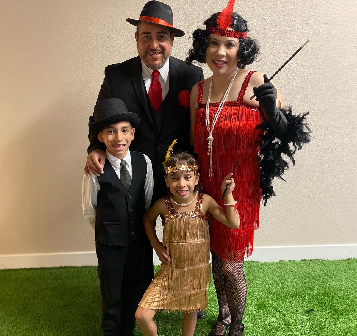 HuizarIdalhi's tweet photo. Dad’s Retirement Party!
#speakeasytheme #themanthemyththelegend https://t.co/Idr256lS85