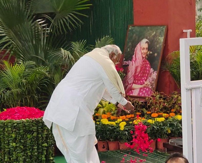 भारत की पहली महिला प्रधानमंत्री श्रीमती इंदिरा गांधी जी को उनके बलिदान दिवस पर मेरा नमन। कृषि हो, अर्थव्यवस्था हो या फिर सैन्य बल, भारत को एक सशक्त राष्ट्र बनाने में इंदिरा जी का योगदान अतुलनीय है।