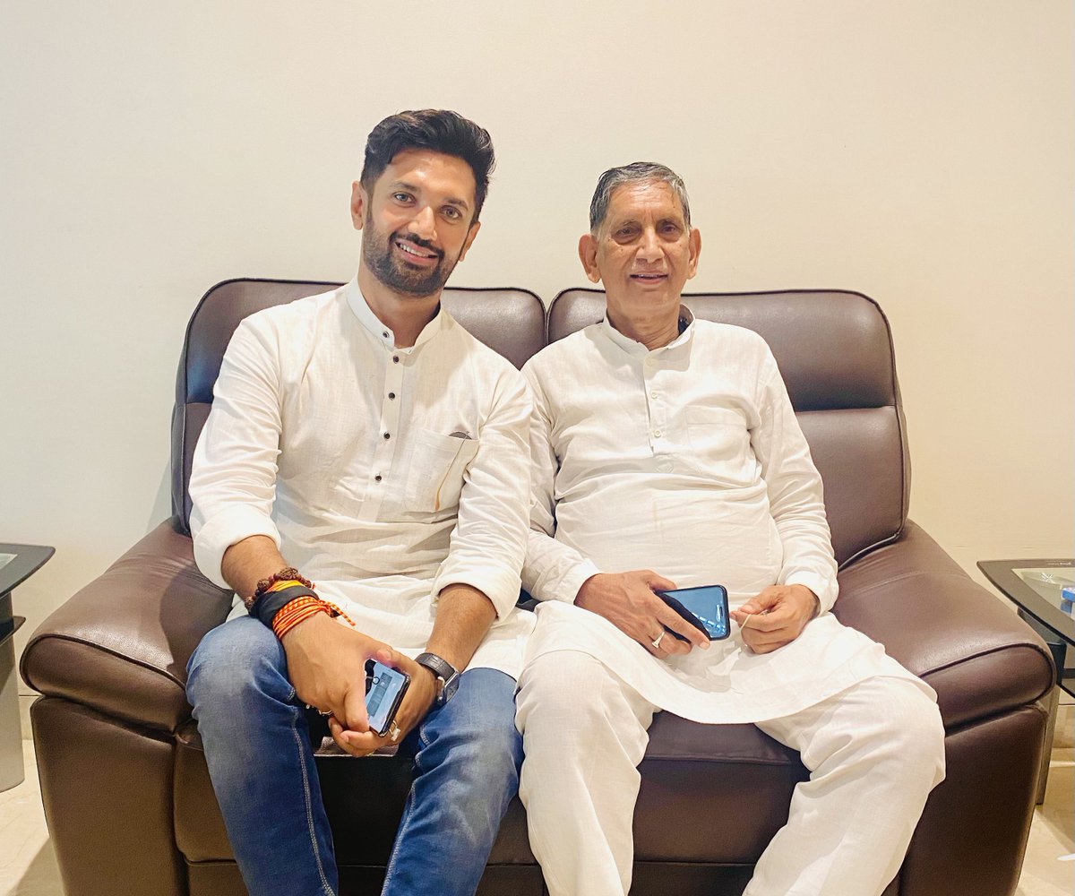 iManishankarP's tweet photo. @LJP4India के राष्ट्रीय अध्यक्ष व लोकप्रिय सांसद श्री चिराग पासवान जी को जन्मदिन की हार्दिक बधाई एवं शुभकामनाएं।
हम आपके दीर्घायु एवं स्वस्थ जीवन की कामना करते है, 
एवं मेरी हार्दिक शुभकामनाए है कि आप इसी तरह आगे बढ़ते रहे और देश-प्रदेश का नाम रोशन करे। 
यशस्वी भवः @iChiragPaswan https://t.co/KShcgiOLvU