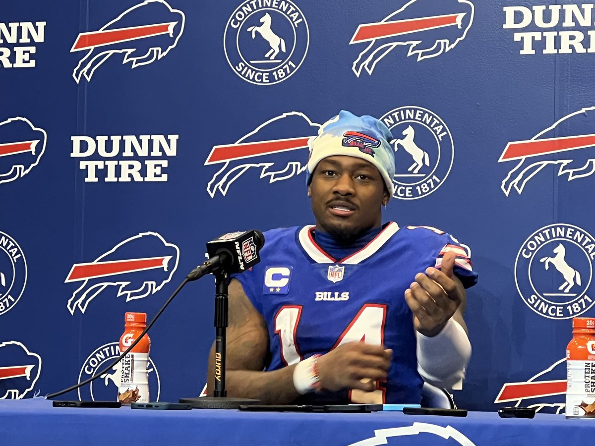 Matt_Bove's tweet photo. Stefon Diggs on going back and forth with Jaire Alexander: I don’t give a f*ck who started it, but I finished it https://t.co/YopNLRw3sk