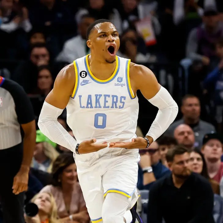 Russell Westbrook tuvo su mejor partido en la temporada y ganaron Los Lakers: 18 puntos, 8 rebotes y 8 asistencias, tirando en un 50% de campo. Tuvo el mejor +/- del partido.

Es por este camino, Brodie.