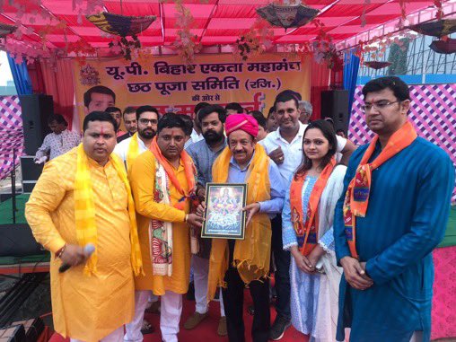 drharshvardhan's tweet photo. आस्था के महापर्व छठ के अवसर पर कल शाम मैंने अपने संसदीय क्षेत्र चाँदनी चौक के #केशवपुरम ज़िले में #chhathpuja में सम्मिलित होकर डूबते हुए सूर्य भगवान को प्रणाम किया और व्रतधारियों का सानिध्य प्राप्त किया।

छठी मैया आप सभी का कल्याण करें !

@BJP4Delhi @narendramodi https://t.co/3XI4pJouhn
