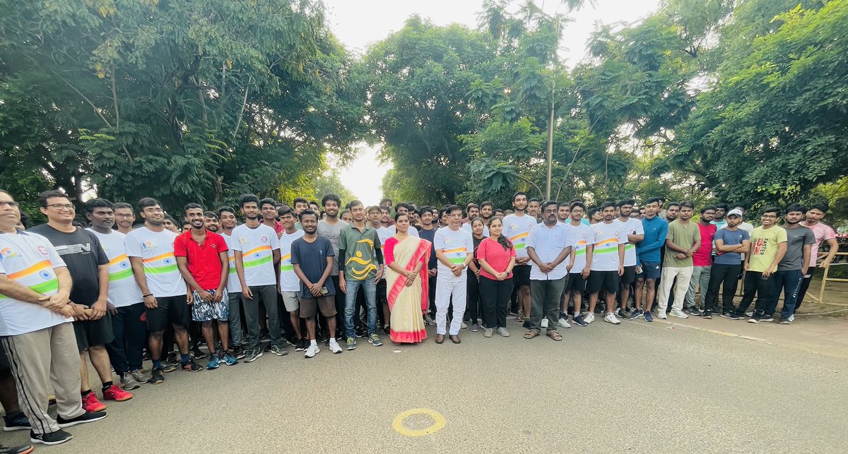 Glad to participate and flag off #RunForUnity in NIT Tiruchirappalli in the presence of Dr. G. Aghila, Director, NIT Tiruchirappalli on the occasion of #RashtriyaEktaDiwas. Also took the Rashtriya Ekta Diwas pledge with faculty members,staffs & students. @EduMinOfIndia @PIBHRD