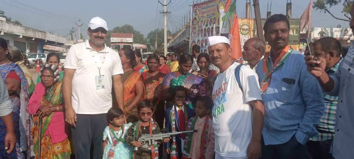 omairkhanoffice's tweet image. मुश्किल समय ही हमें मजबूत बनाते है।"
#BharatJodoYatra 
#Days55