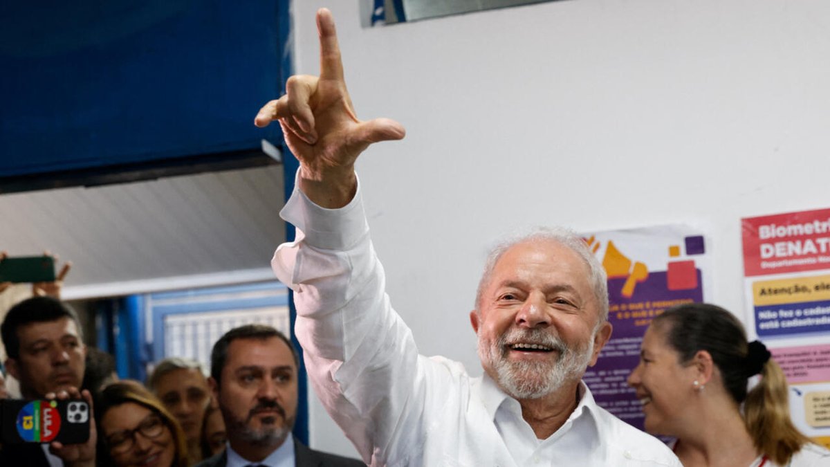 Análisis: 'Lula', regreso al poder en un Brasil muy diferente al de 2002 f24.my/90DL.t