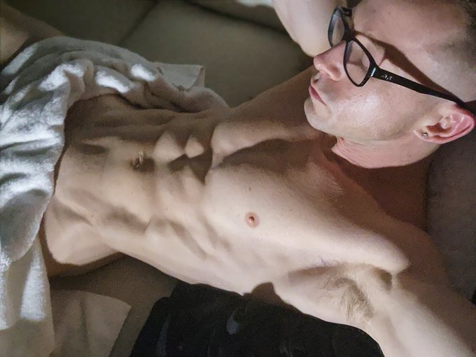 Being a bum for Halloween. https://t.co/YqakOozPAJ