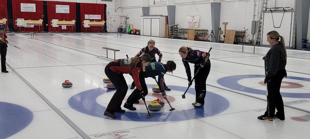 twinetime14's tweet photo. To an extra end we go...cause who doesn't want more #curling at 10:45 p.m. (MST)

Hunkin had a shot FTW but red rock jam forces the extra

Hunkin 6 - Sturmay 6

Sturmay with 🔨 in 9

#CSideGrind
#CCAutumnGold
#curling 🥌 https://t.co/KNYbWiQnCC