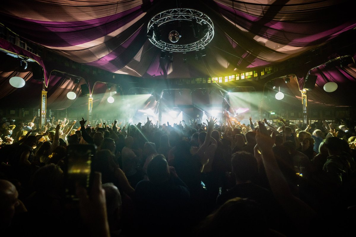 Waking up the morning after performing to a sold out @SpiegeltentWex is the most incredible feeling! Wexford was one of the loudest crowds we’ve ever had … you brought the noise n the energy!This tour is a dream beyond our wildest !! 🖤🙌🏽 #BlockRockinBeats 📷 @gbollardphoto