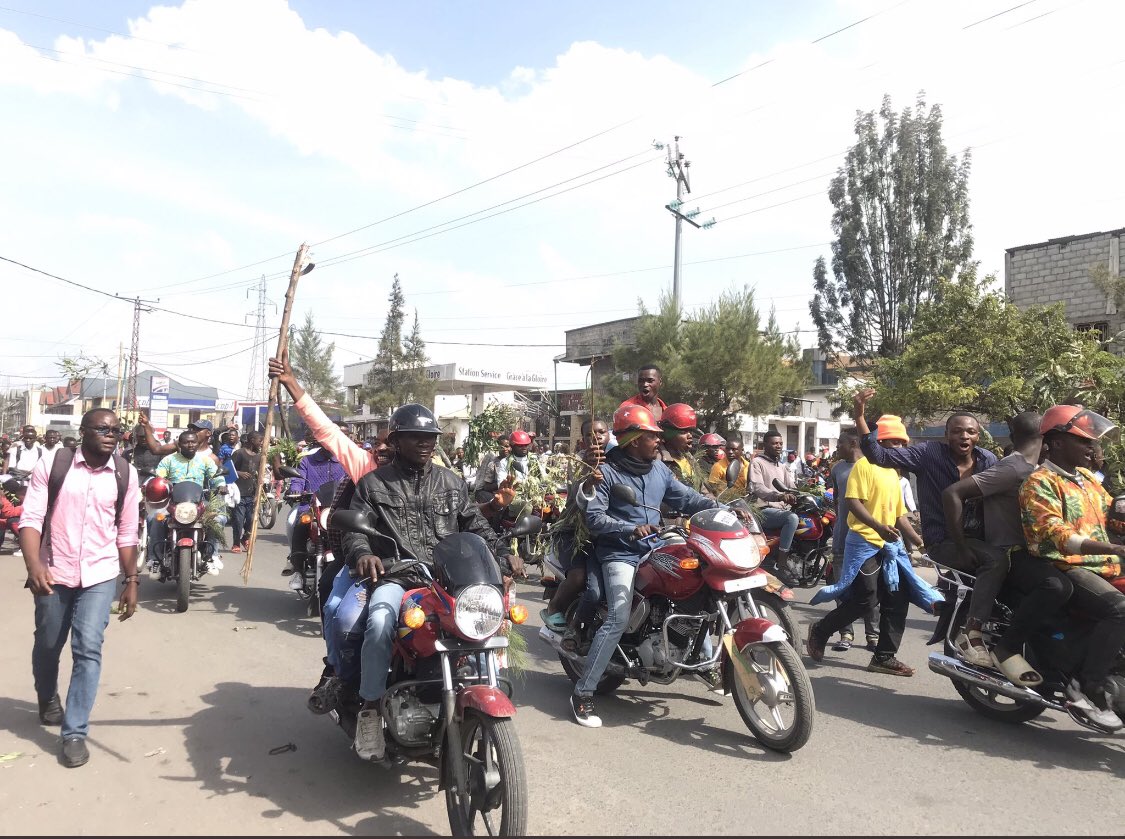 A mon avis c’est pas la population de la ville de Goma qui devrait marcher plutôt les populations d’autres villes de la RDC  pour montrer leur soutient à la province du Nord-kivu qui traverse cette pénible situation de guerre cela pouvait traduire encore beaucoup plus l’unité .