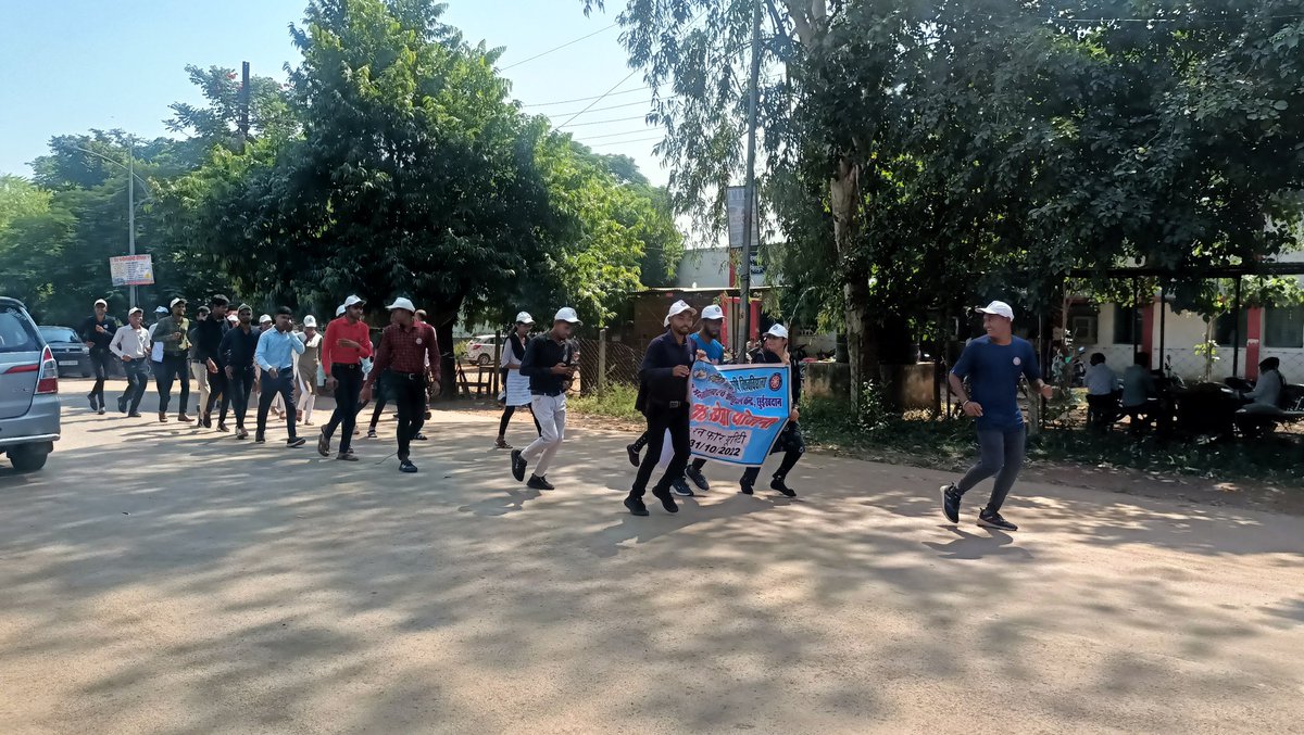 piyushtaram16's tweet photo. NSS VOLUNTEERS #RunForUnity on 31st October 2022 in college of agriculture and Research station chhuikhadan to mark the birth anniversary of sardar Vallabhbhai Patel,  THE IRON MAN OF INDIA
#UnityRunWithNSS 

@NSSRDBhopal @NSSRDChandigarh @cars_dean @askabir_ @nssrdB @NssrdD https://t.co/I0uHyIx4d7