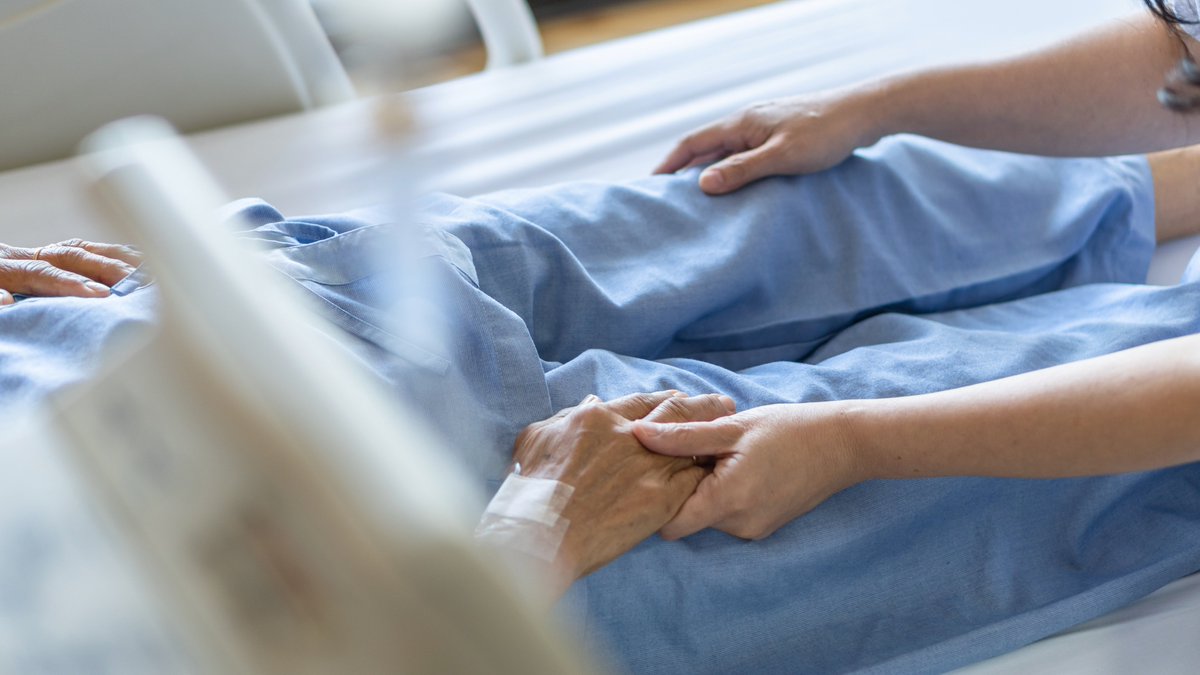 AACE_org's tweet photo. In @WelshAmbulance's Rotational #Palliative Care #Paramedic model, #paramedics working with specialist #PalliativeCare / #EoLC Teams bring  increased knowledge, confidence and new skillsets - in relation to #EndofLifeCare - back into #TeamWAST.

See how at https://t.co/WHr5pUbGs0 https://t.co/o4fbtSkzat
