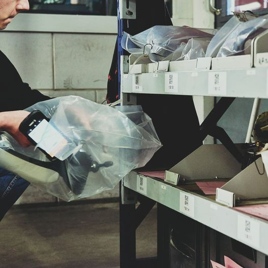 BartEbbenParts's tweet photo. For anyone who doesn't know: in 44 years, finding the exact right part hasn't always gotten easier.
Bart sr: ”Thanks to our knowledge of the part numbers, we have a high delivery security.” https://t.co/MMdg2ie0jx